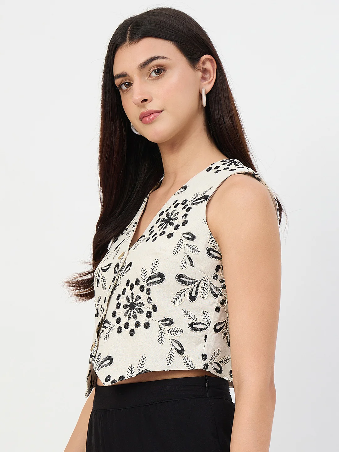 Madame Beige Embroidered Linen-Blend Vest Top - Image 6